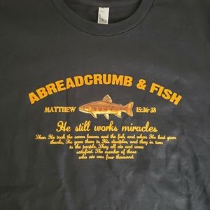 Youth Abreadcrumb & Fish Christian T shirt Youth Size XL Bible Verse Miracle